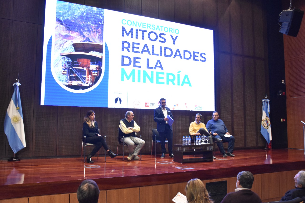 Un conversatorio reunió a representantes del sector minero
