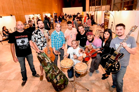 Los alquimistas del sonido que fabrican instrumentos en San Juan