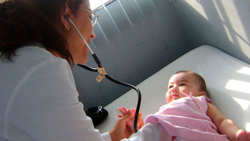 Pediatras, neonatólogos y terapistas, los especialistas que más escasean en la provincia